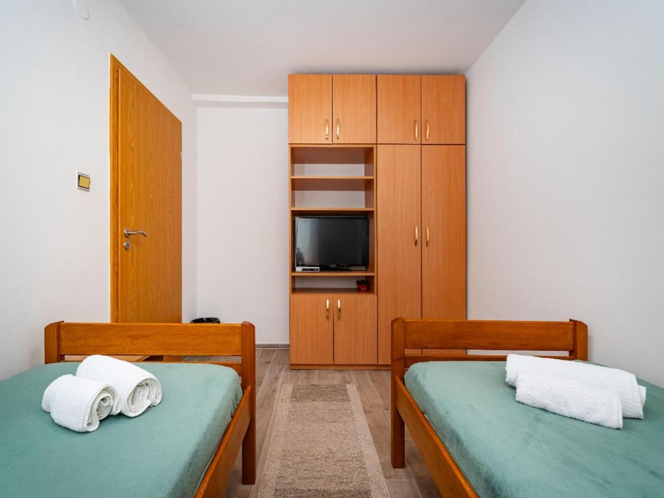 Apartments With A Parking Space Nin, Zadar - 10414 Rom bilde